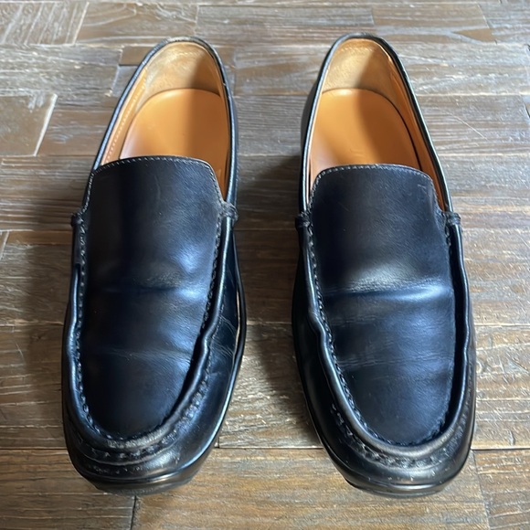 Tod's Classic Leather Slip On Loafers🖤 - Picture 2 of 14